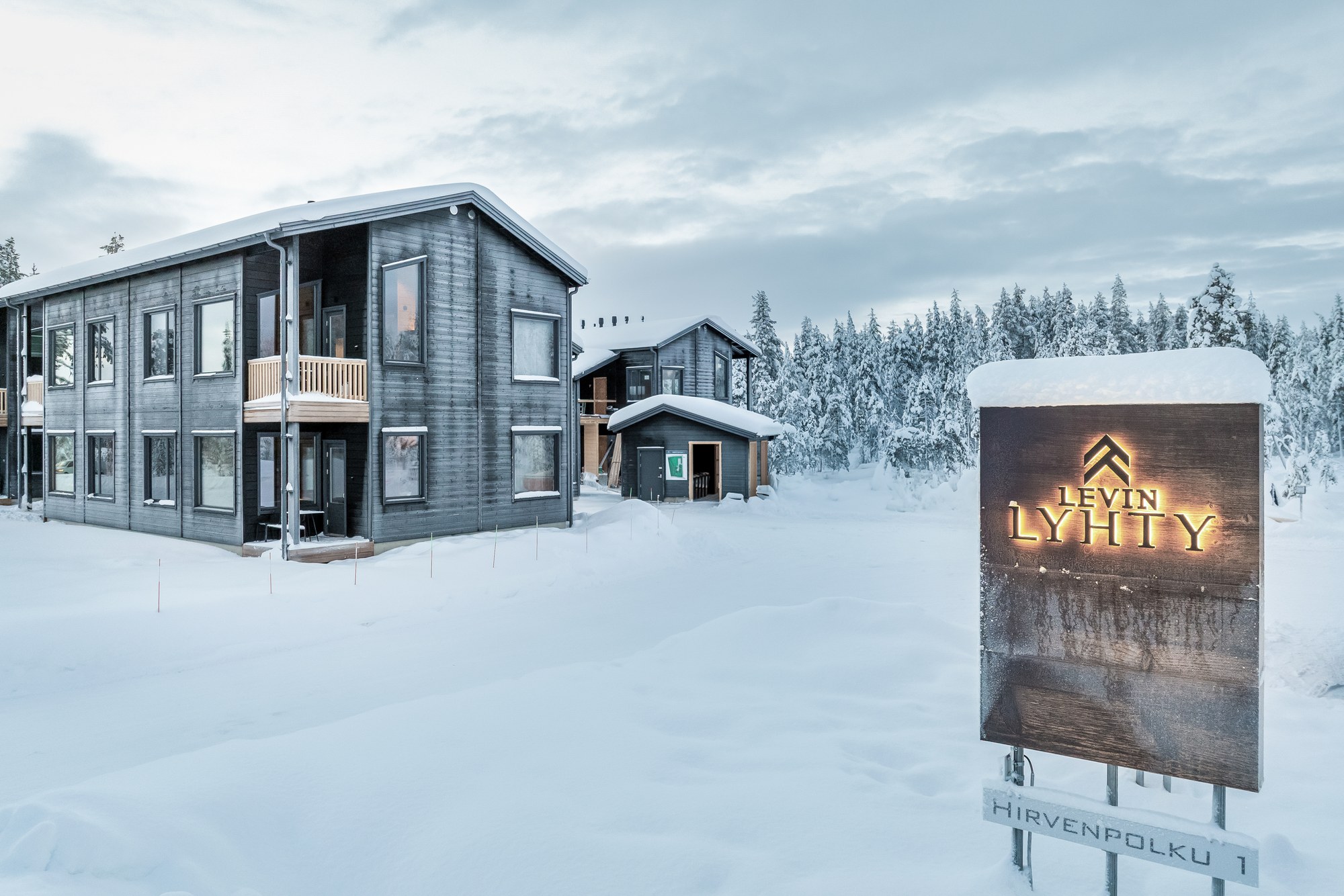 Lumi Arctic Suite — Levin Lyhty in de sneeuw, Levi, Fins Lapland
