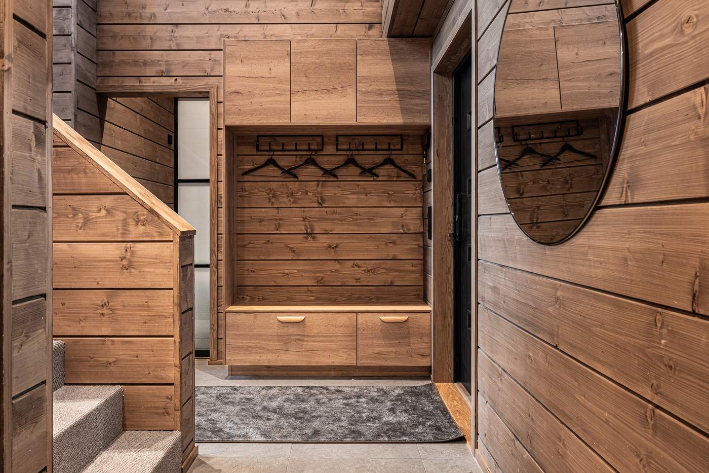 Hallway with wardrobe, storage bench and round mirror