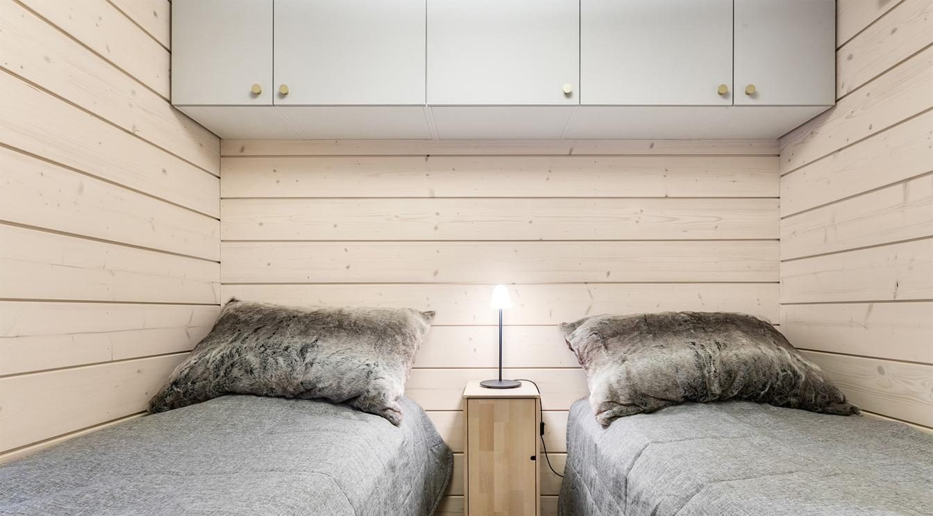 Slaapkamer met twee eenpersoonsbedden